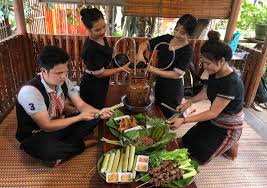 Cà Đắng Lòng Gà Đùm Lá Chuối – Món ăn biểu tượng